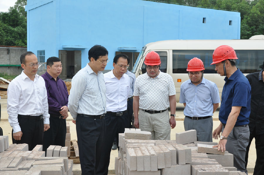 廣西壯族自治區(qū)黨委常委、玉林市委書記莫恭明調研企業(yè)環(huán)境保護工作