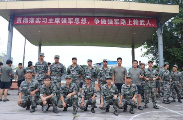 保衛(wèi)祖國的戰(zhàn)斗隊，建設(shè)祖國的排頭兵